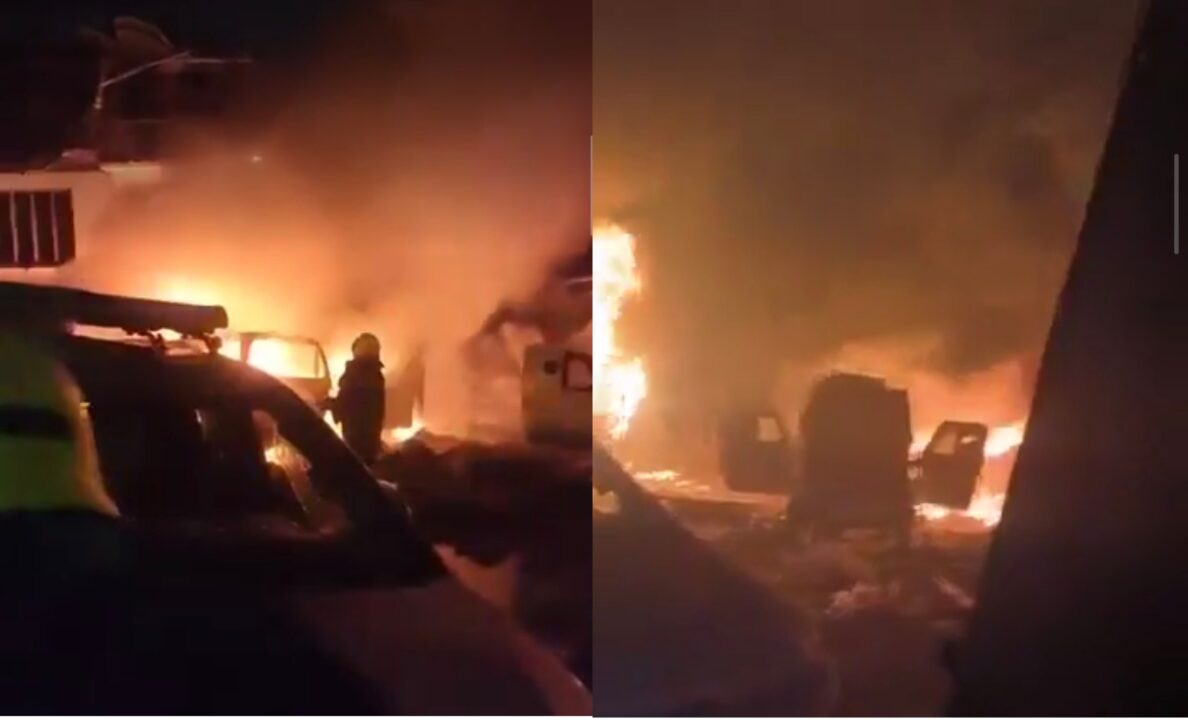 Forensic team and policemen outside Nowgam police station after explosion in Srinagar